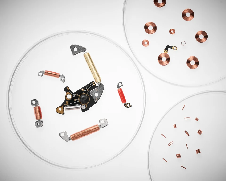 Miniature assemblies and coils in sample dishes